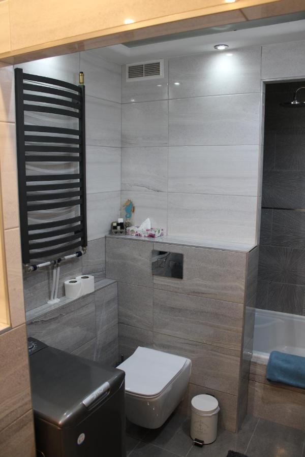 Апартаменты Izzy Apartament Мишкольц Экстерьер фото