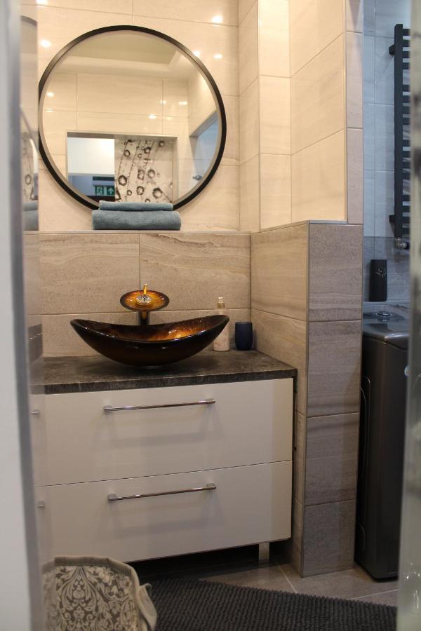 Апартаменты Izzy Apartament Мишкольц Экстерьер фото