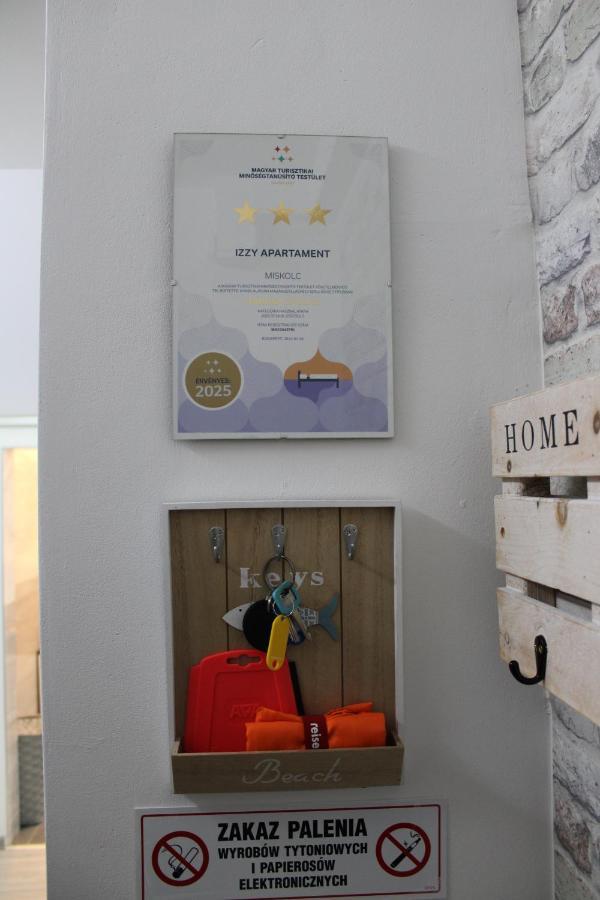 Апартаменты Izzy Apartament Мишкольц Экстерьер фото